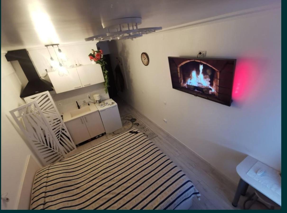 1 Small Studio, Central, Self Check In Sinaia Eksteriør bilde